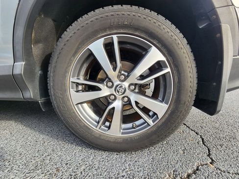 Used 2018 Toyota RAV4 XLE image 21