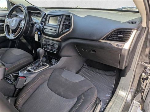Used 2017 Jeep Cherokee Latitude w/ Comfort & Sound Group image 20