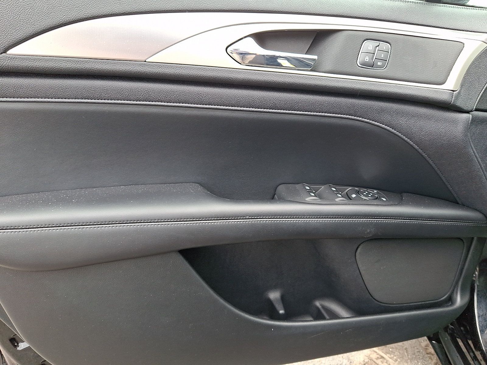 Used 2020 Lincoln MKZ FWD image 12