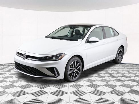 Used 2025 Volkswagen Jetta SE image 16