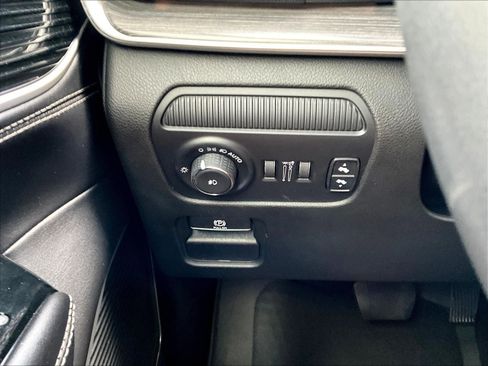 Used 2023 Jeep Wagoneer Series II AWD/4WD image 36