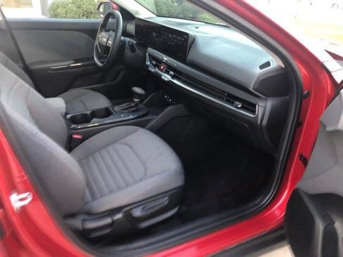 Used 2025 Kia K4 EX image 32