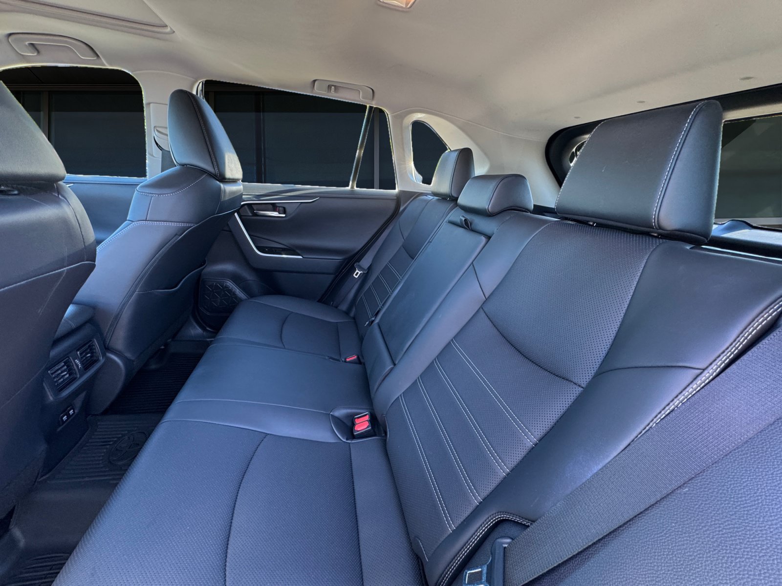 Used 2019 Toyota RAV4 Limited AWD/4WD image 16