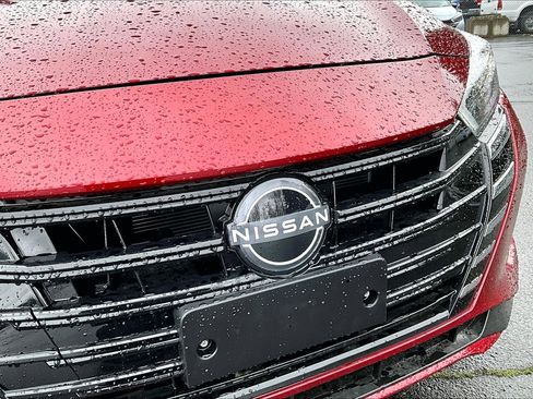 Used 2025 Nissan Versa SV w/ Trunk Package image 19