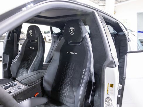 Used 2023 Lamborghini Urus Performante image 43