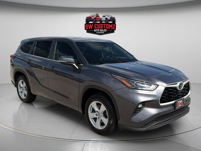 Used 2024 Toyota Highlander LE