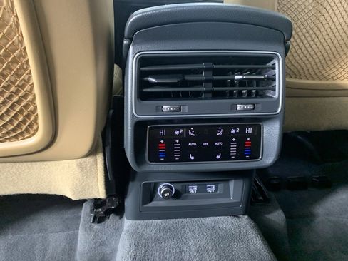 Used 2020 Audi Q7 3.0T Prestige w/ Prestige Package image 34