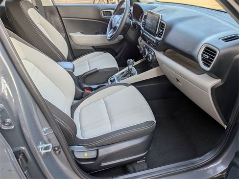 Used 2025 Hyundai Venue SEL image 34