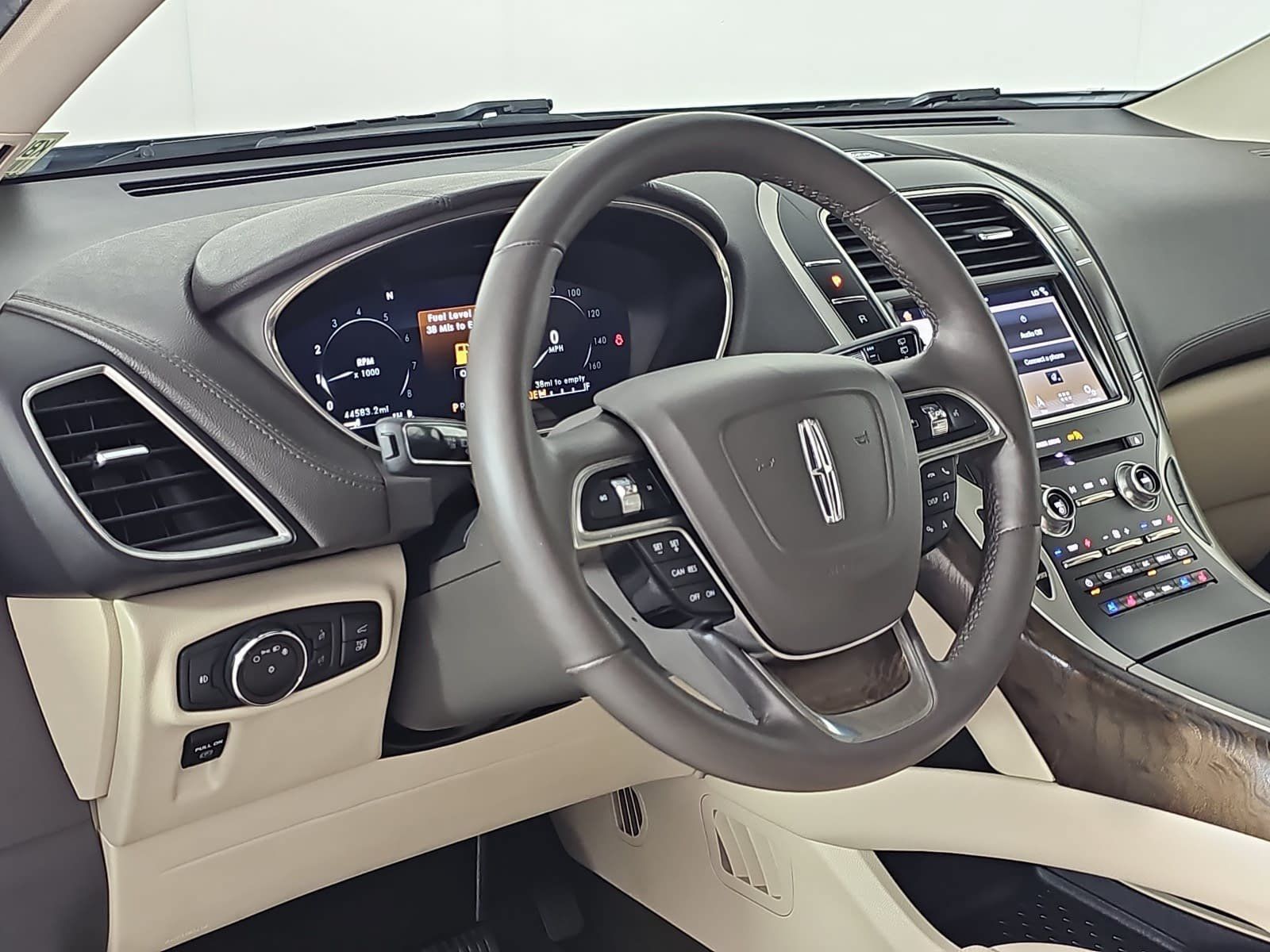 Used 2019 Lincoln Nautilus Reserve FWD image 15