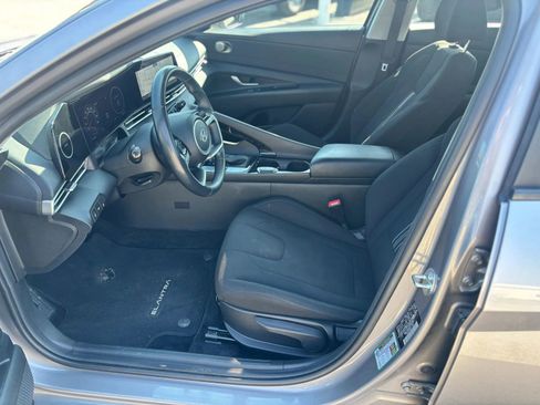 Used 2023 Hyundai Elantra SEL w/ Convenience Package image 10