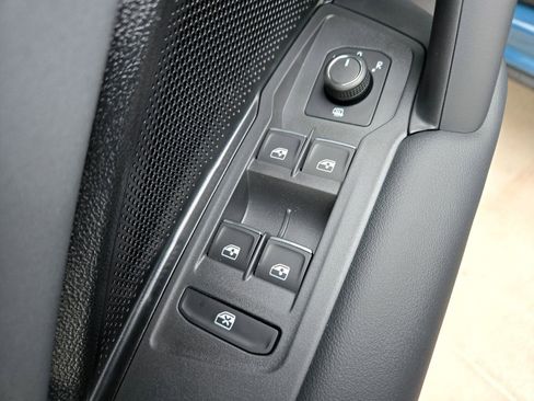 New 2026 Volkswagen Tiguan SE R-Line image 19