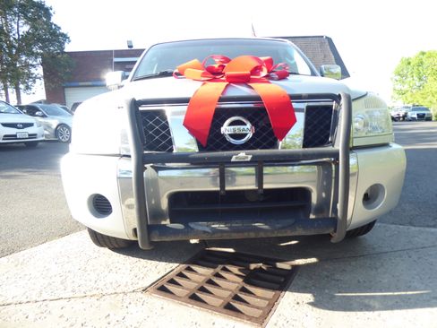 Used 2005 Nissan Titan SE RWD image 5