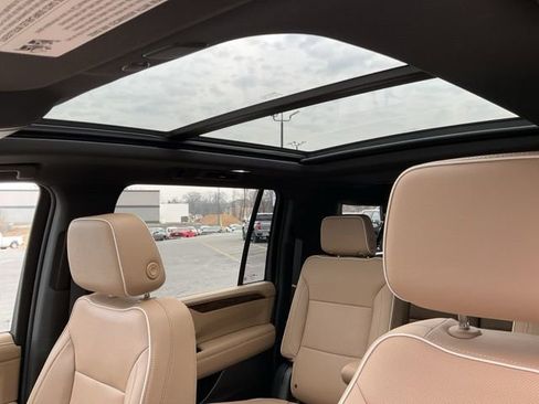 Certified 2023 Chevrolet Suburban Premier image 17