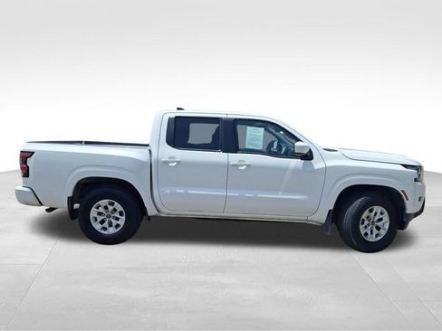 Certified 2024 Nissan Frontier SV RWD image 9