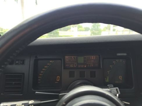 Used 1987 Chevrolet Corvette Coupe RWD image 9