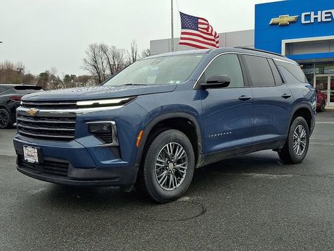 Certified 2025 Chevrolet Traverse LT image 3