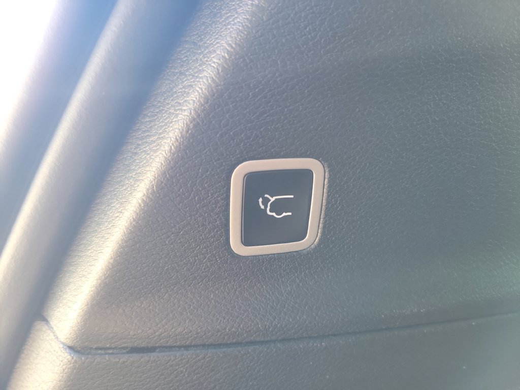 Used 2025 Chrysler Pacifica Select FWD image 13