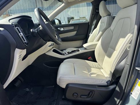 Certified 2023 Volvo XC40 B5 Plus w/ Driver Assist Package AWD/4WD image 20