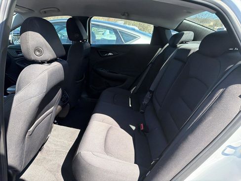 Used 2021 Chevrolet Malibu LT FWD image 19