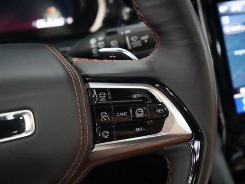 Used 2025 Jeep Grand Cherokee Summit w/ Obsidian Package image 21