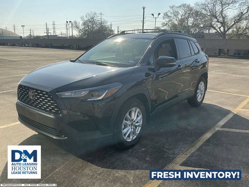 Used 2023 Toyota Corolla Cross LE image 2