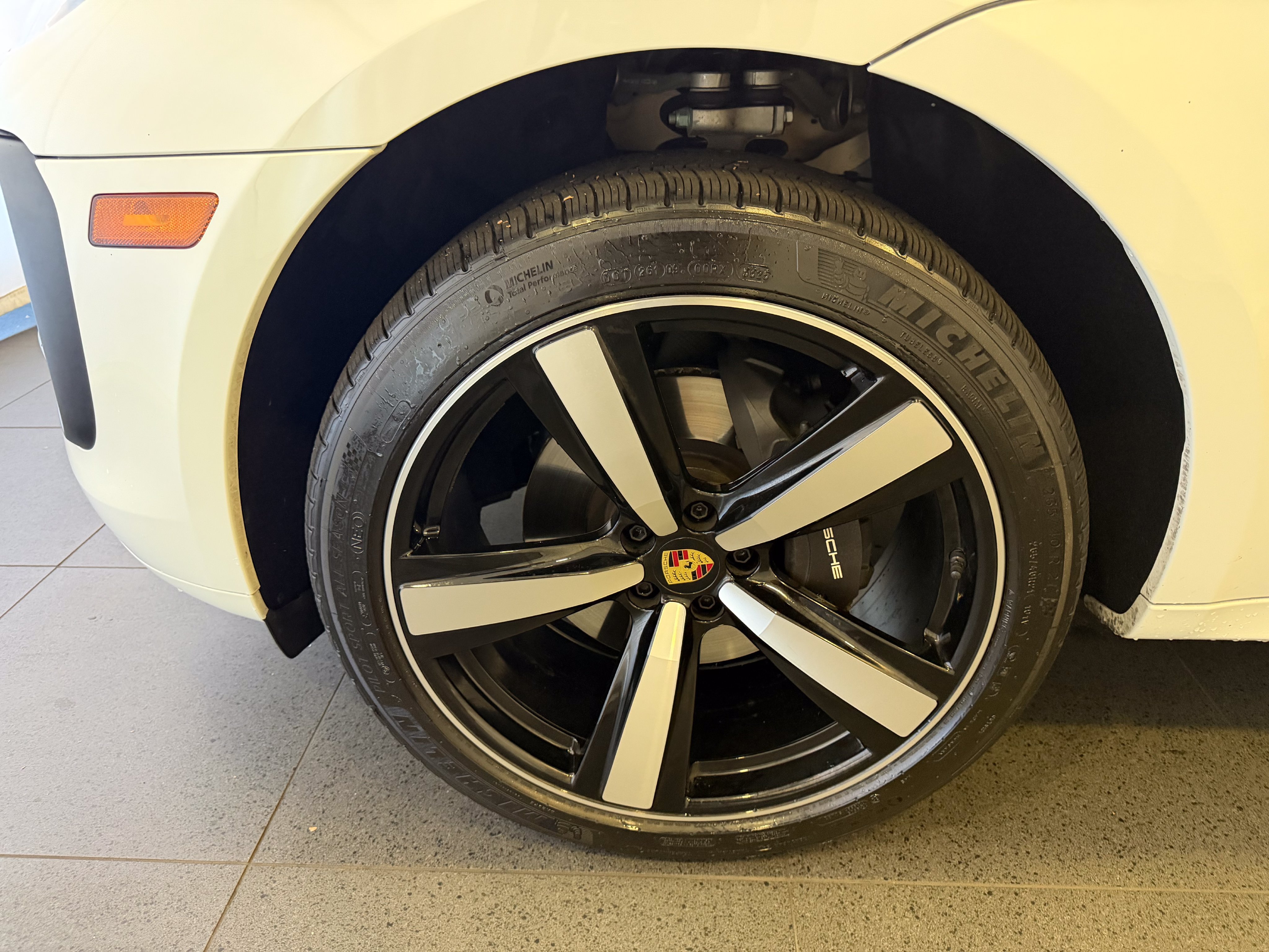 Certified 2026 Porsche Macan Turbo AWD/4WD image 10