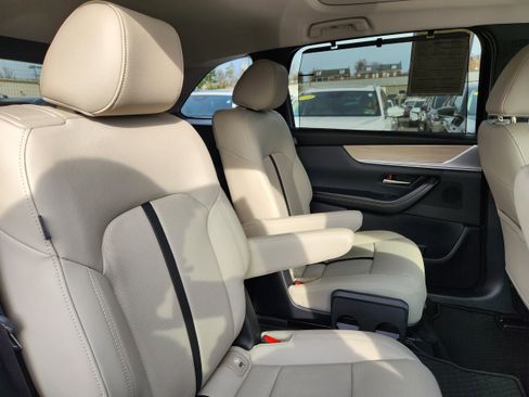 Certified 2024 MAZDA CX-90 Plug-In Hybrid w/ Premium Pkg image 17