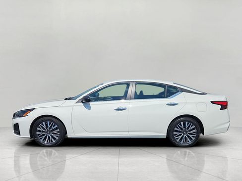 Used 2025 Nissan Altima 2.5 SV FWD image 5