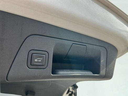 Used 2023 Buick Envision Essence image 12