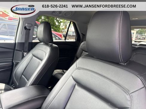 Used 2022 Ford Explorer XLT w/ Equipment Group 202A AWD/4WD image 12