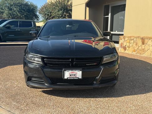 Used 2018 Dodge Charger SXT RWD image 5