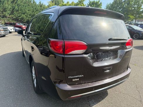 Used 2018 Chrysler Pacifica Touring-L FWD image 5