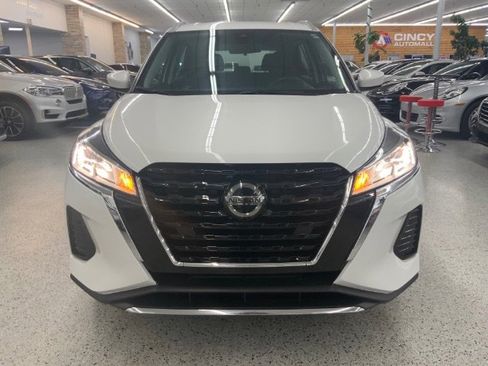 Used 2022 Nissan Kicks SV image 3