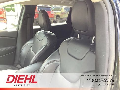 Used 2017 Jeep Cherokee Limited AWD/4WD image 23