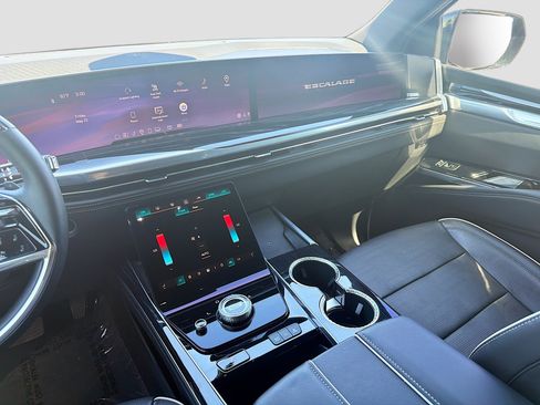 Certified 2025 Cadillac Escalade Sport AWD/4WD image 24