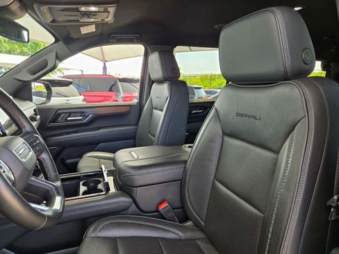 Used 2025 GMC Yukon Denali AWD/4WD image 29