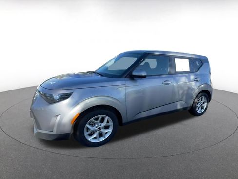 Used 2025 Kia Soul LX w/ LX Technology Package image 8
