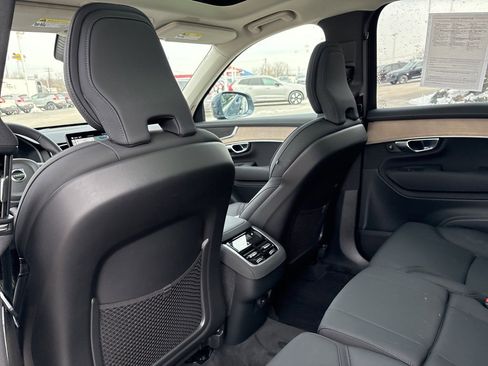 Used 2025 Volvo XC90 B5 Plus image 31
