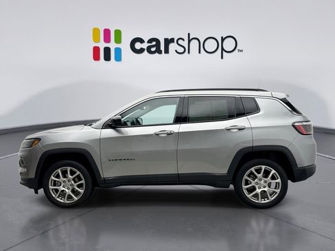 Used 2022 Jeep Compass Latitude image 2