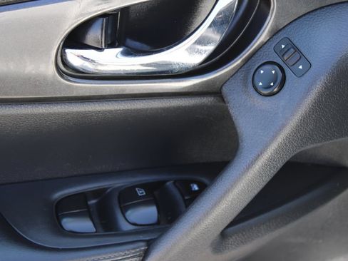 Used 2019 Nissan Rogue SV FWD image 28