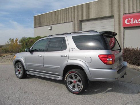 Used 2002 Toyota Sequoia SR5 AWD/4WD image 4