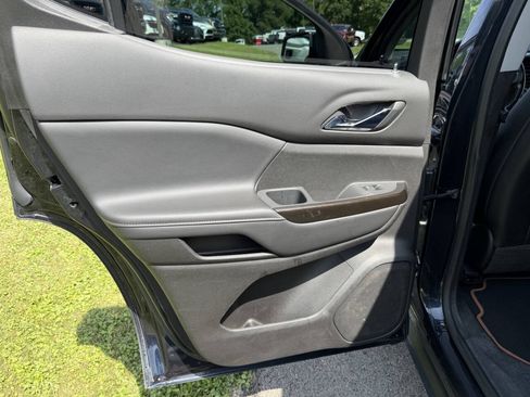 Used 2021 GMC Acadia AT4 w/ Technology Package AWD/4WD image 43