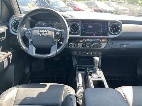 Used 2018 Toyota Tacoma TRD Sport AWD/4WD image 16
