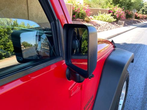 Used 2016 Jeep Wrangler Sport w/ Connectivity Group AWD/4WD image 13