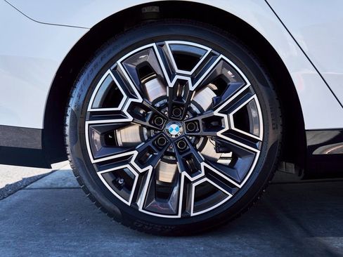 Used 2026 BMW 550e xDrive AWD/4WD image 19