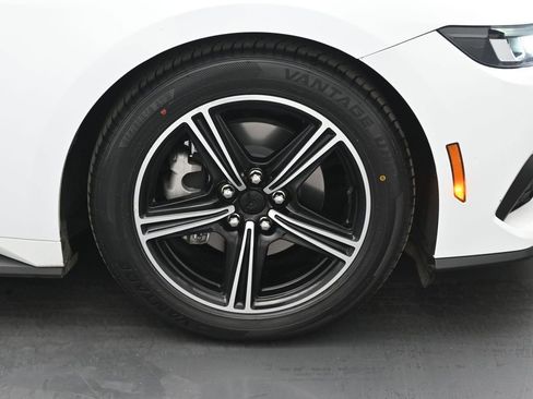 Used 2024 Ford Mustang Convertible image 22