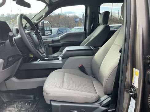 Used 2021 Ford F350 XLT w/ XLT Premium Package image 17