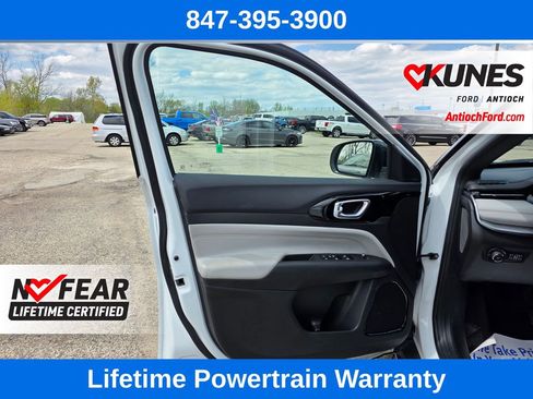Used 2025 Jeep Compass Limited AWD/4WD image 13