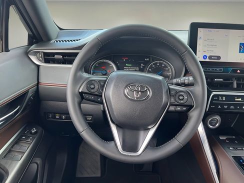 Certified 2023 Toyota Venza XLE AWD/4WD image 14