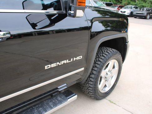 Used 2015 GMC Sierra 2500 Denali w/ Duramax Plus Package AWD/4WD image 11